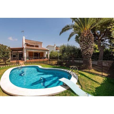 Villa 100 m from the beach