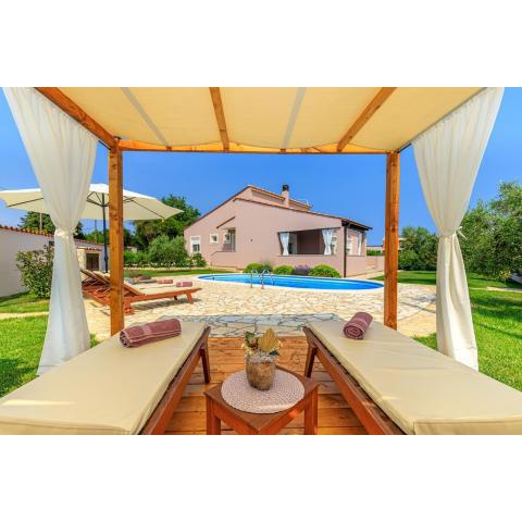 Villa Agri with large Garden and Pool near Pula