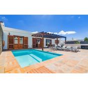 Villa Citrus - Playa Blanca, private heated pool, air conditioner