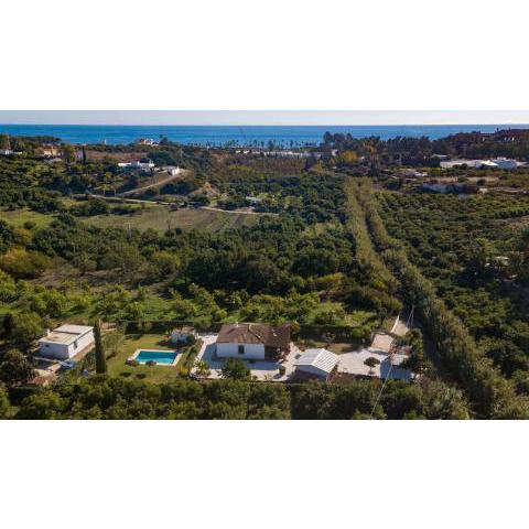 Villa con piscina cerca de la playa