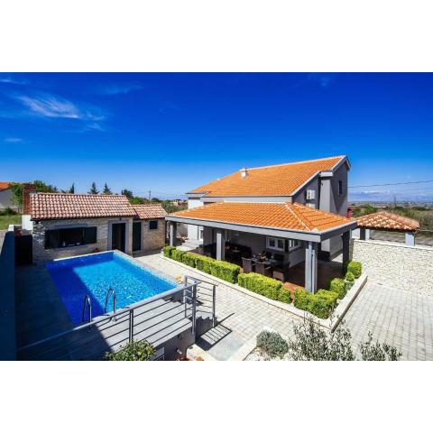 Villa Enna with heated pool, Zadar