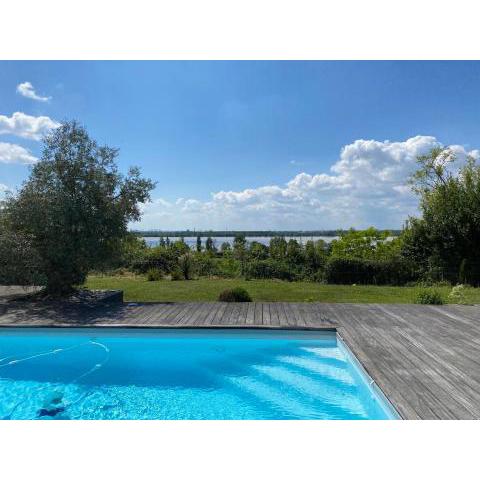 Villa familiale à la campagne avec vue sur le fleuve - proche de Bordeaux