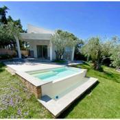 Villa Ginestra con giardino e vasca idromassaggio immersa nel verde
