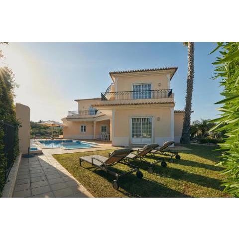 Villa Monte das Oliveiras with Private Pool