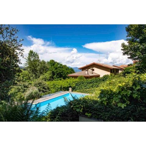 Villa Olivia con piscina a pochi minuti da Arona