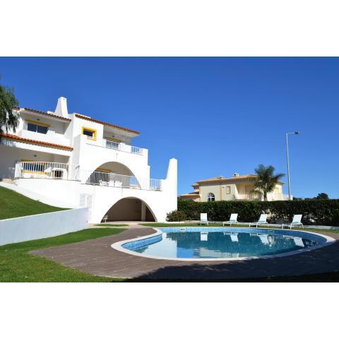 Villa Oura - Short distance to lively Pria Da Oura