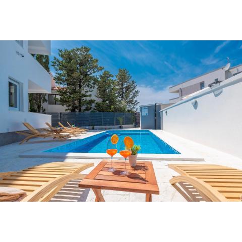 Villa Star 2 a centrally located ap. with a pool