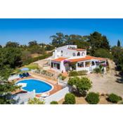 Villa Tara, Heated private pool, short walk to to town & beach