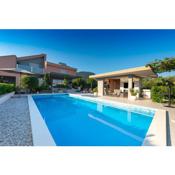 Villa Toni with 5 bedrooms and heated pool
