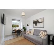 W London apt for 4. Open plan kitchen/living room