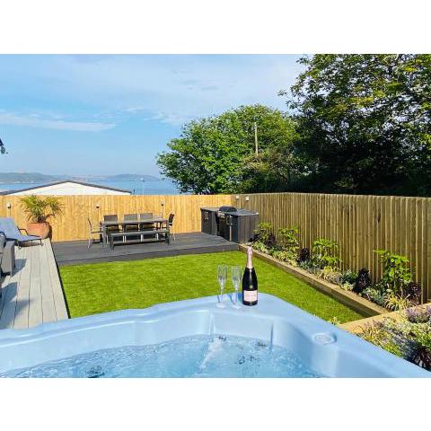 Waves Falmouth-hot tub games room very close to Swanpool beach and Falmouth GC