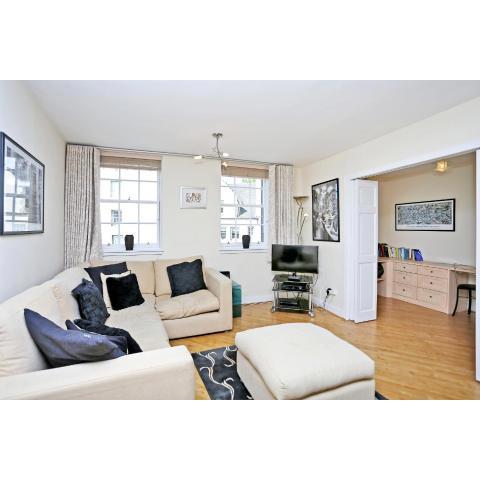 West Bow - Comfy 2 bed on West Bow overlooking Grassmarket