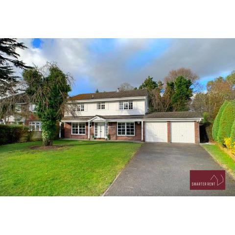 Weybridge - 4 Bedroom Home - Driveway & Garden