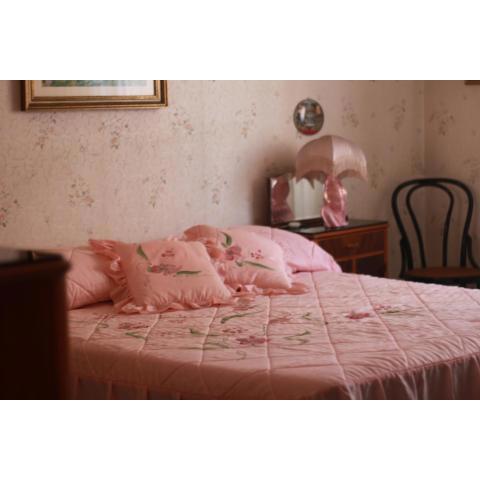 White and pink rooms