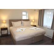 White Jasmine in Stroud Pets Friendly 2 bedrooms apartament free parking