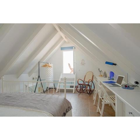 Winter Sale!*Charming warm loft close to the beach