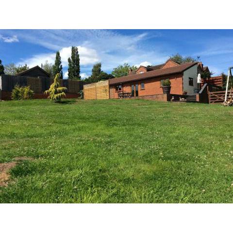 Woodcutters Barn for 2, beautiful view, Ledbury