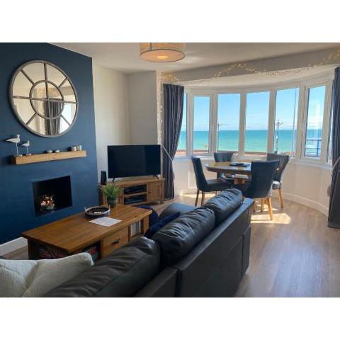 WORTHING BEACH 180 - 2 bed seafront apartment with private parking