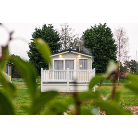 Yew Tree Lodge with Hot Tub