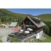 Zirbenhütte am Falkert auf der Heidi-Alm